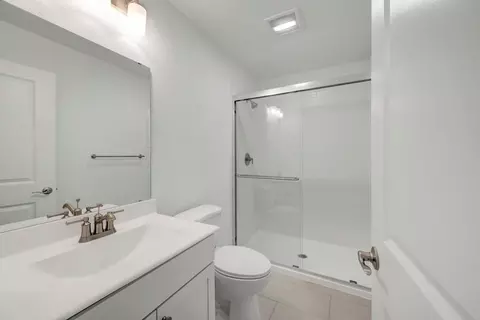 Bath - 5806 Chamberlain Xing, Rosenberg, TX 77471 photo 3 of 4