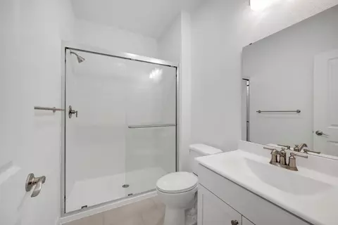 Bath - 5806 Chamberlain Xing, Rosenberg, TX 77471 photo 1 of 4