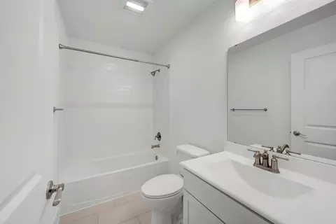 Bath - 5806 Chamberlain Xing, Rosenberg, TX 77471 photo 4 of 4