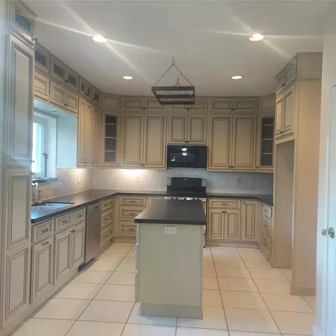 6827 Trimstone Dr, Pasadena, TX 77505