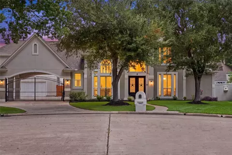 7002 Champions Centre Ct, Houston, TX 77069