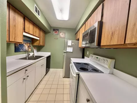 3220 69th St #D3, Galveston, TX 77551