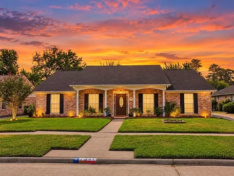 1051 W Donovan St, Houston, TX 77091