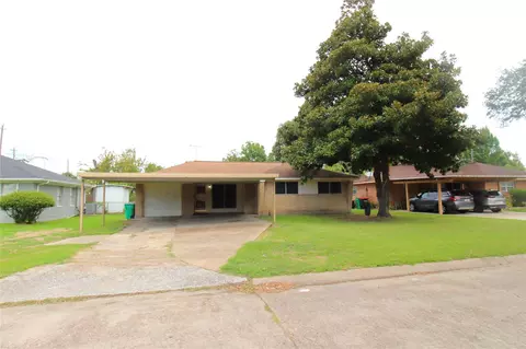 402 Chandler Dr, Baytown, TX 77521
