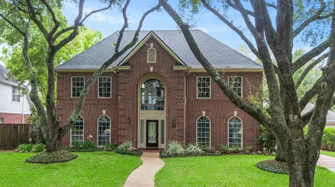 23 Saint Simons Ct, Sugar Land, TX 77479