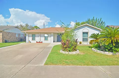 1716 Dolphin Dr, Seabrook, TX 77586