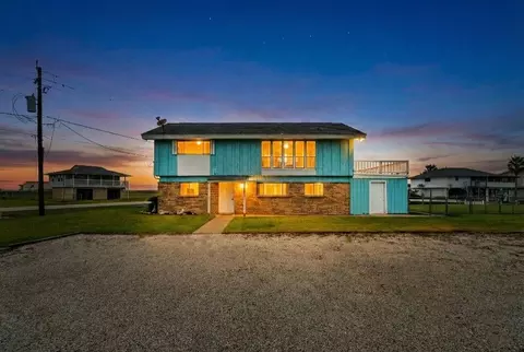 1503 Blue Water Dr, Freeport, TX 77541