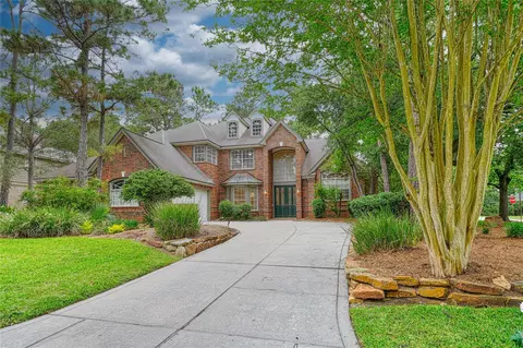 2 Woodmere Pl, Spring, TX 77381