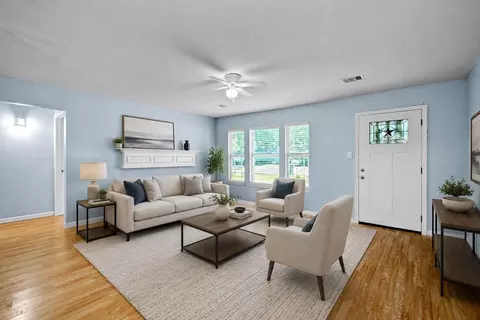 8921 Oak Knoll Ln, Houston, TX 77078
