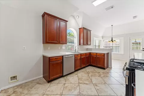 Kitchen - 25935 Brickhill Dr, Spring, TX 77389 photo 4 of 6