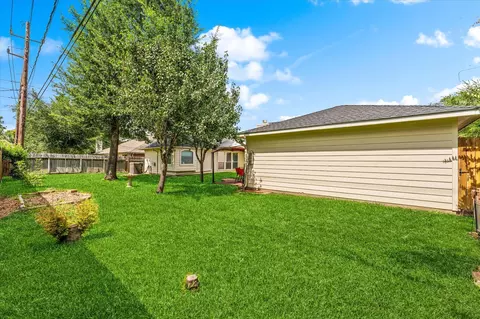 Exterior - 25935 Brickhill Dr, Spring, TX 77389 photo 7 of 8