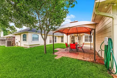 Exterior - 25935 Brickhill Dr, Spring, TX 77389 photo 6 of 8