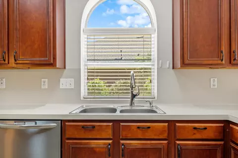 Kitchen - 25935 Brickhill Dr, Spring, TX 77389 photo 3 of 6