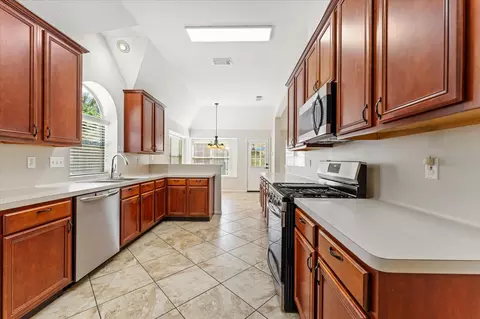 Kitchen - 25935 Brickhill Dr, Spring, TX 77389 photo 5 of 6
