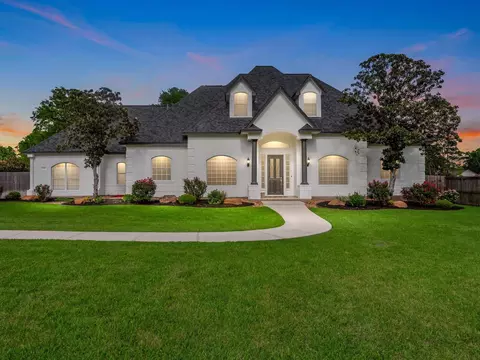 720 Mountain View Dr, Montgomery, TX 77356