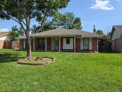 13939 Roundstone Ln, Houston, TX 77015