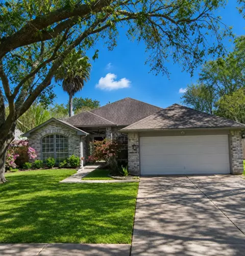 223 W New Meadows Dr, Sugar Land, TX 77479