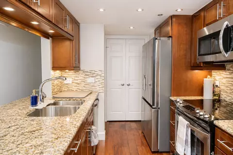 3525 Sage Rd #904, Houston, TX 77056