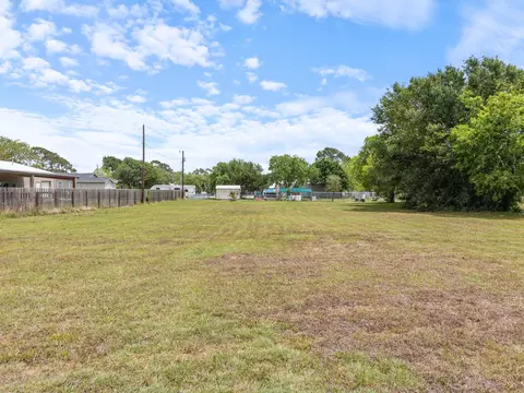 1714 Ruthven St, Palacios, TX 77465