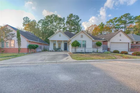 106 Sunshine Ln, Livingston, TX 77351