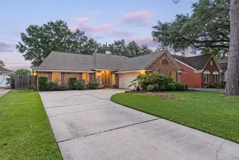 15818 Sweetwater Creek Dr, Houston, TX 77095