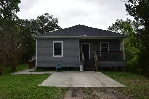334 Old River Rd, Palacios, TX 77465