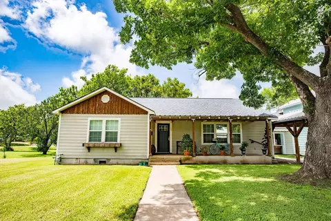 107 Duson Ave, Palacios, TX 77465
