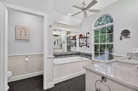 Bath - 2302 Hollowbrook Ln, Conroe, TX 77384 photo 3 of 5