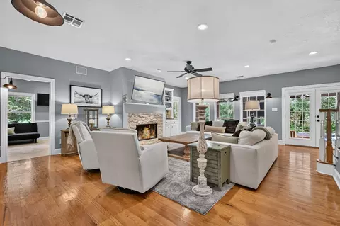 Living - 2302 Hollowbrook Ln, Conroe, TX 77384 photo 1 of 2