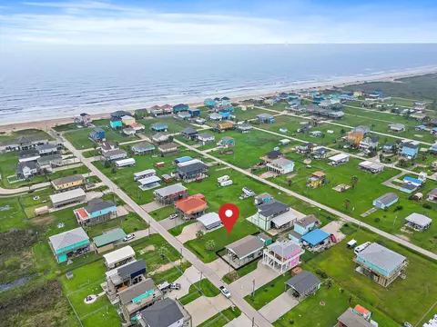 883 East Rd, Crystal Beach, TX 77650