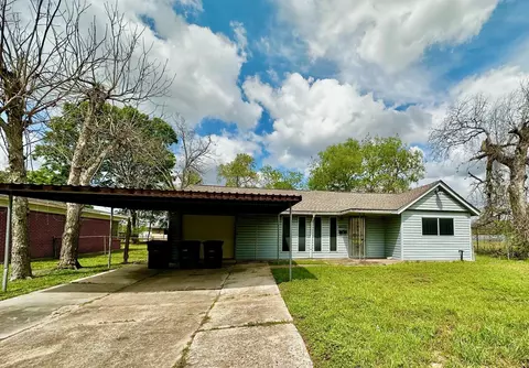 6023 Belarbor St, Houston, TX 77033