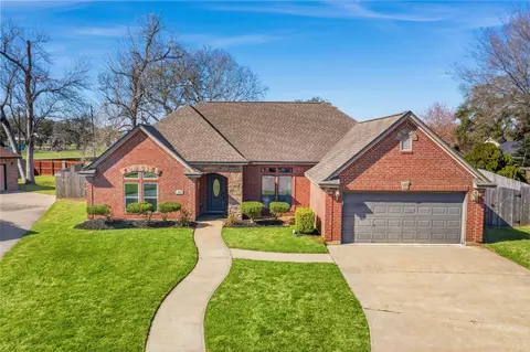 104 Hamilton Ct, Clute, TX 77531