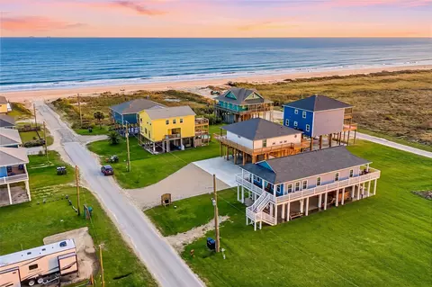 847 S Tinkle Ln, Crystal Beach, TX 77650