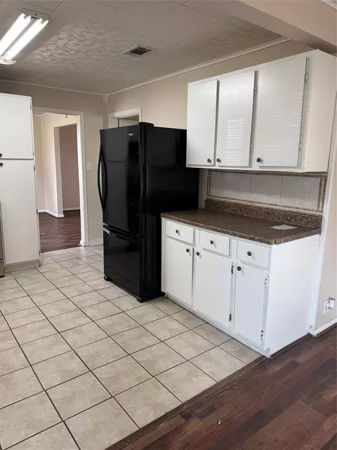 Kitchen - 5702 Pine Ave, Pasadena, TX 77503 photo 2 of 2