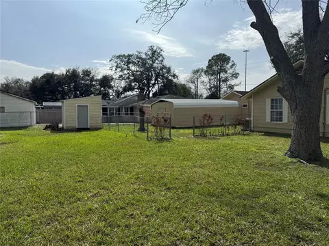 Exterior - 5702 Pine Ave, Pasadena, TX 77503 photo 4 of 7