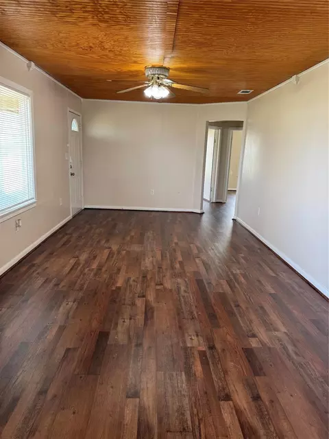 Living - 5702 Pine Ave, Pasadena, TX 77503 photo 2 of 4