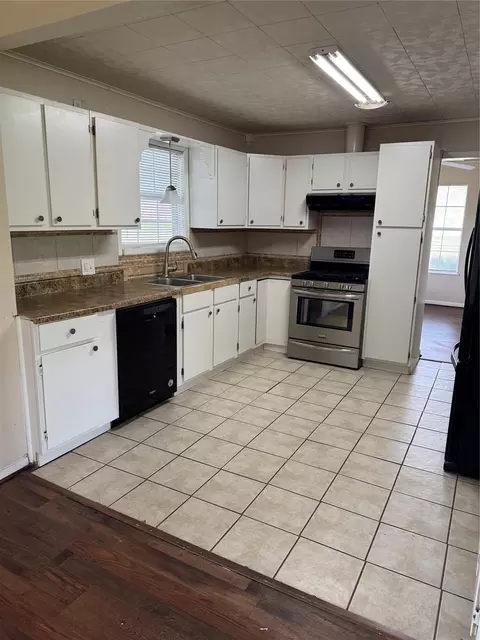 Kitchen - 5702 Pine Ave, Pasadena, TX 77503 photo 1 of 2