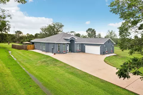 396 Mill Rd, Angleton, TX 77515 photo 1