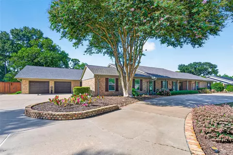 702 Foster Dr, Richmond, TX 77469