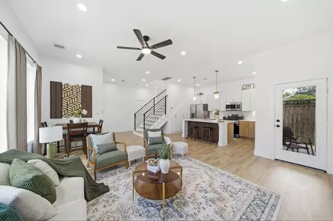 8904 Knoll Leaf Dr, Houston, TX 77080