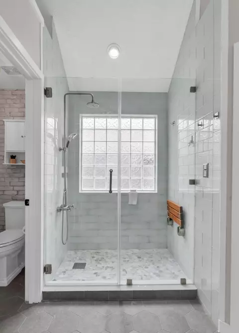 Bath - 6407 Sparrows Glen Ln, Spring, TX 77379 photo 3 of 6