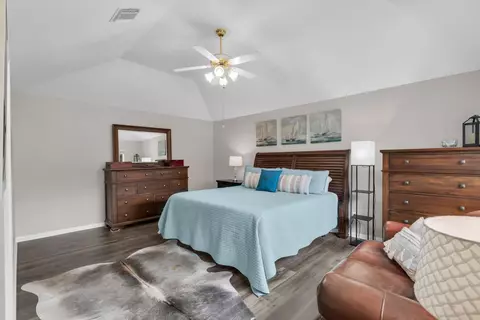 Bedroom - 6407 Sparrows Glen Ln, Spring, TX 77379 photo 1 of 5