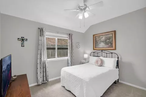 Bedroom - 6407 Sparrows Glen Ln, Spring, TX 77379 photo 4 of 5
