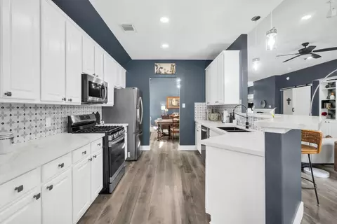 Kitchen - 6407 Sparrows Glen Ln, Spring, TX 77379 photo 4 of 6