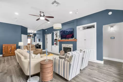 Living - 6407 Sparrows Glen Ln, Spring, TX 77379 photo 2 of 4