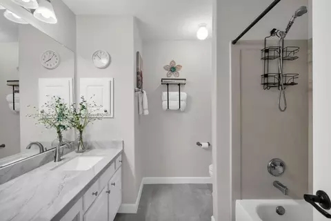 Bath - 6407 Sparrows Glen Ln, Spring, TX 77379 photo 6 of 6