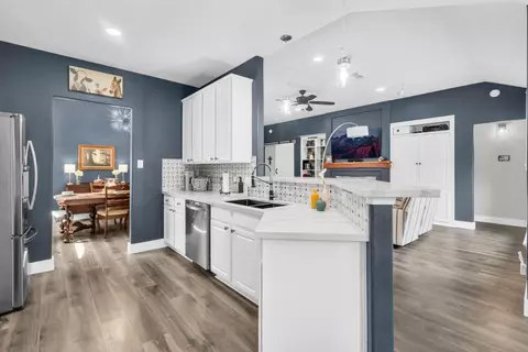 Kitchen - 6407 Sparrows Glen Ln, Spring, TX 77379 photo 5 of 6