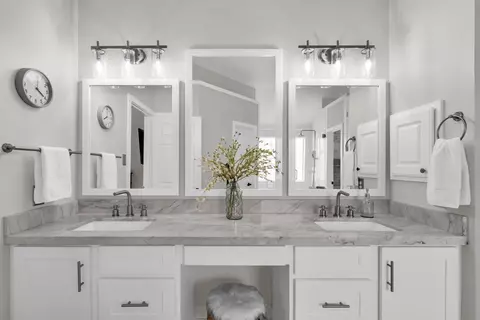 Bath - 6407 Sparrows Glen Ln, Spring, TX 77379 photo 1 of 6