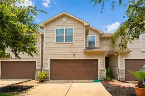 11527 Champions Green Dr, Houston, TX 77066