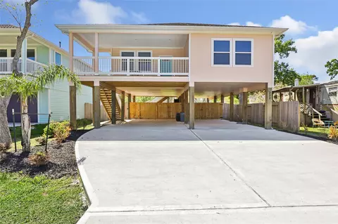 353 Bay Oaks Dr, La Porte, TX 77571